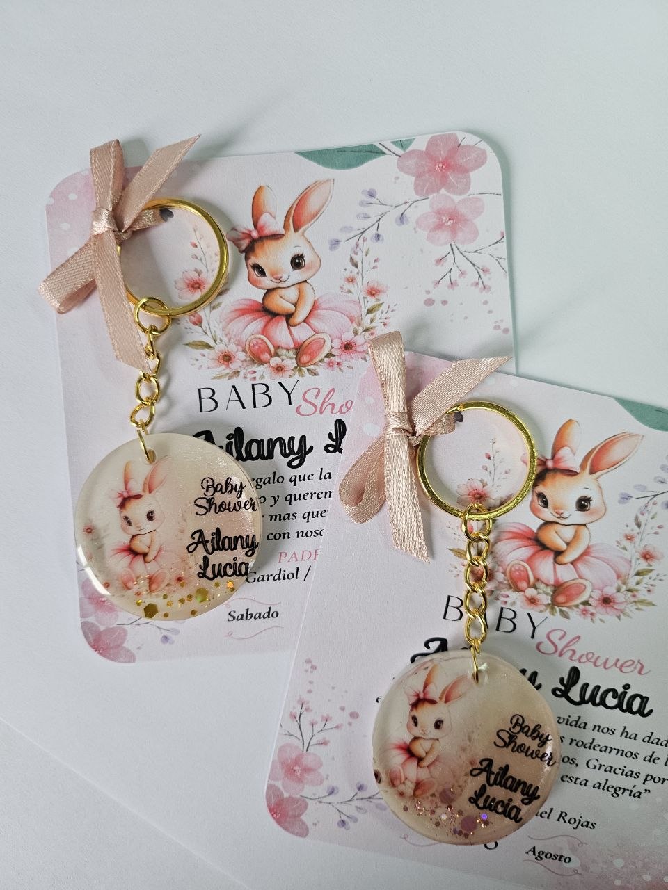 Baby Shower Ailany & Lucia - Llaveros en resina con conejito y glitter dorado